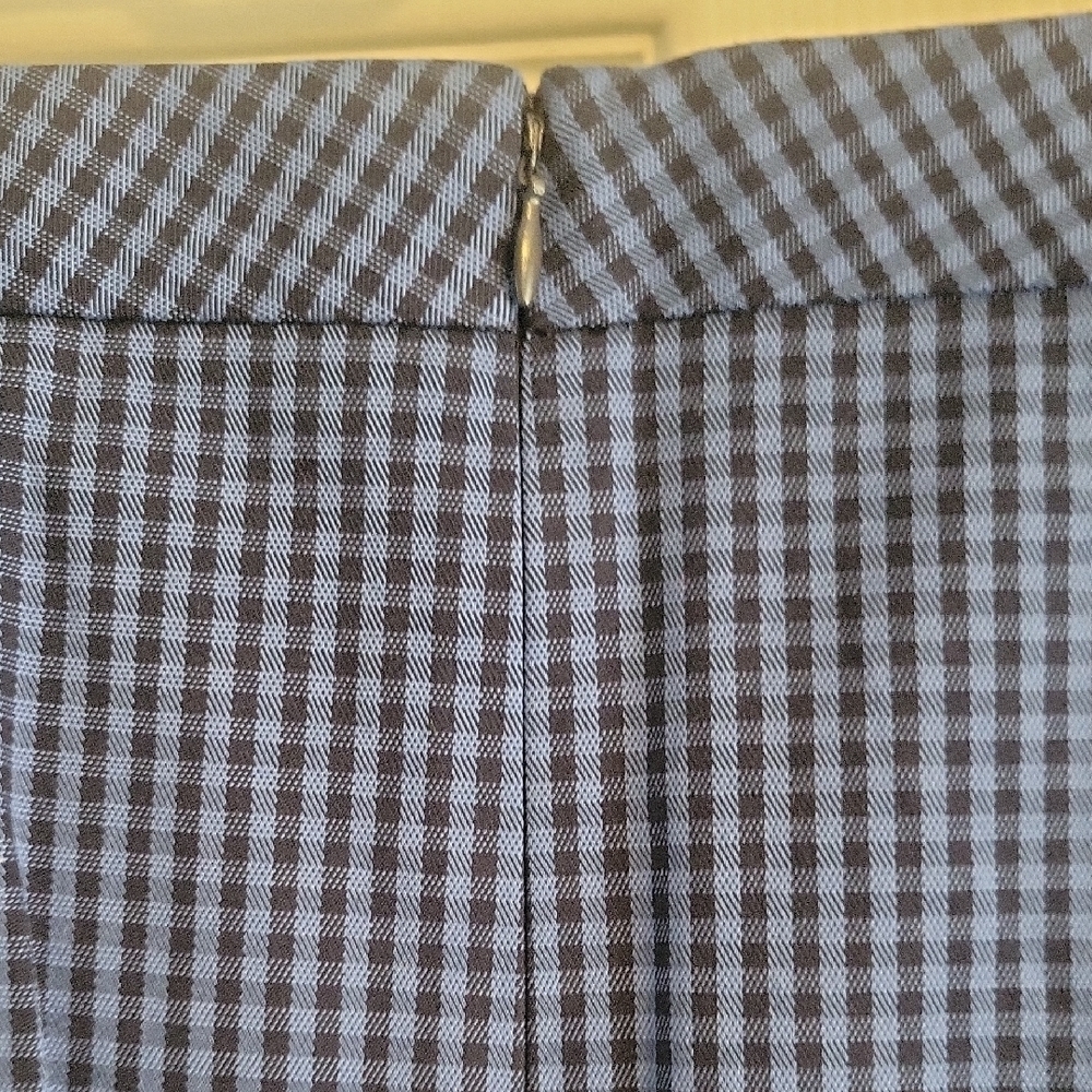 Club Monaco Sz8 Blue Check Pockets, Pencil Skirt, Slit front back, zip-up back - Picture 5 of 6
